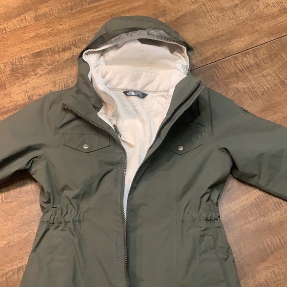 The North Face M(10/12) jacket - Picture 9 of 11